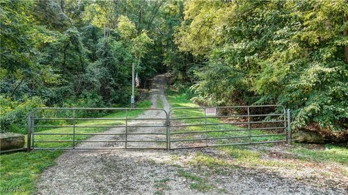 7500 Tracy Rd Se, Uhrichsville, OH, 44683 | Card Image