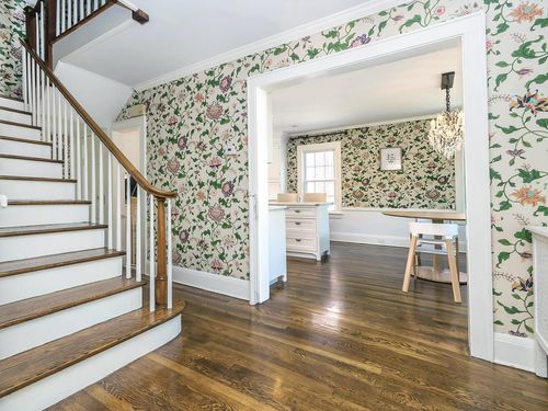 32 Valley View Rd, Great Neck, NY, 11021-3950 | Card Image