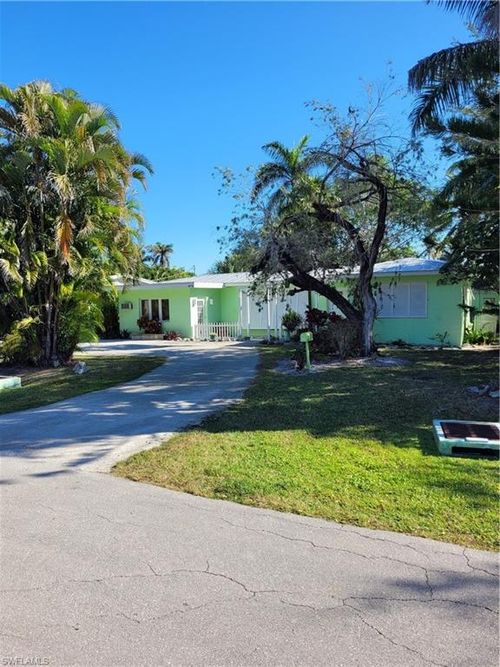870 Forest Ave, NAPLES, FL, 34102-5441 | Card Image