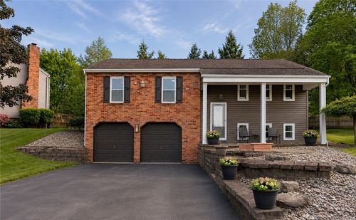123 Rembrandt Dr, Butler, PA, 16002-7557 | Card Image