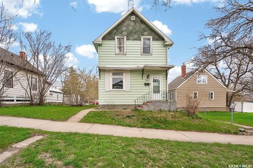 1109 2nd Ave Ne, Moose Jaw, SK, S6H1C7 | Card Image