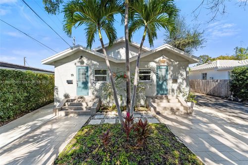 19 Ne 48th St, Miami, FL, 33137-3111 | Card Image