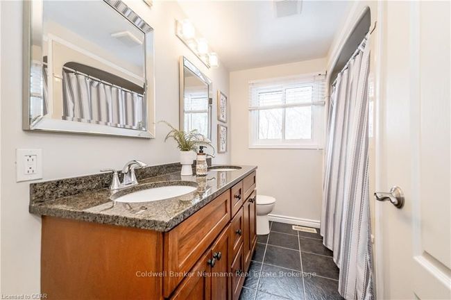 18 Crestwood Dr, House other with 3 bedrooms, 2 bathrooms and 4 parking in Cambridge ON | Image 25