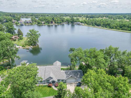 9172 W Tulip Dr, Columbus, IN, 47201-9105 | Card Image