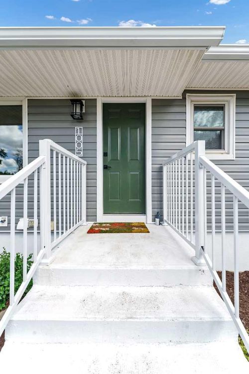 1005 Bullivant Cres Sw, Medicine Hat, AB, T1A5G7 | Card Image