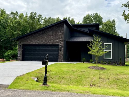 2 Fryer Ln, Bella Vista, AR, 72715-4905 | Card Image