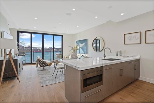 3c-21-31 Shore Blvd, Astoria, NY, 11105-3927 | Card Image