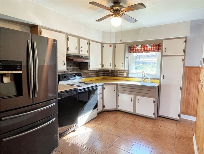 376 Chapel Rd, House other with 3 bedrooms, 1 bathrooms and 2 parking in Aliquippa PA | Image 9