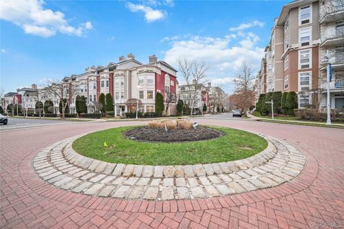 3 Harbor Pointe Dr, Haverstraw, NY, 10927-2103 | Card Image