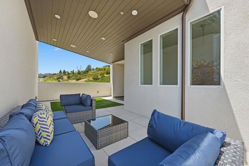 2806 Avella Cir, San Diego, CA, 92108-1271 | Card Image