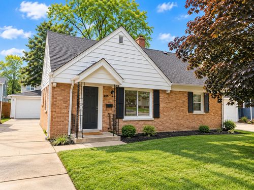 815 Kennicott Ave, Arlington Heights, IL, 60004-5233 | Card Image