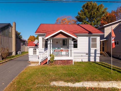 19 Isabella St, Parry Sound, ON, P2A1M1 | Card Image