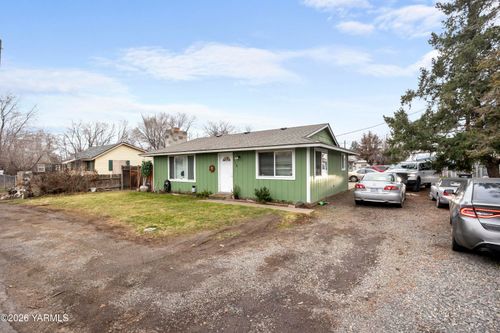 115 E D St, Wapato, WA, 98951-1000 | Card Image