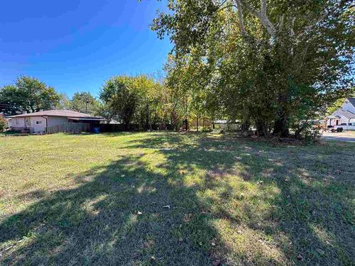220 W Stumbo Ave, Perkins, OK, 74059-3892 | Card Image