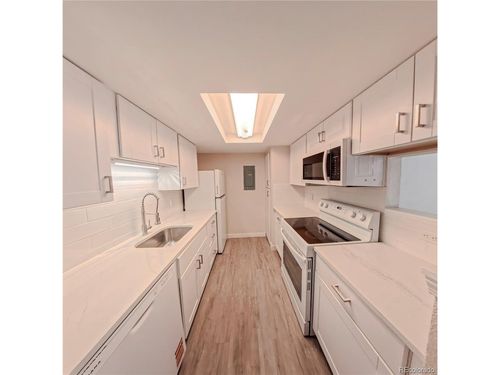 4-102-8335 Fairmount Dr, Denver, CO, 80247-1179 | Card Image