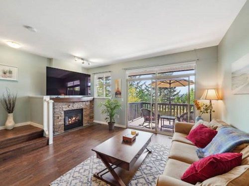 320 Decaire St, Coquitlam, BC, V3K7C3 | Card Image