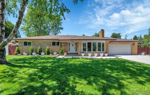 27995 Gail Dr, Warren, MI, 48093-4987 | Card Image