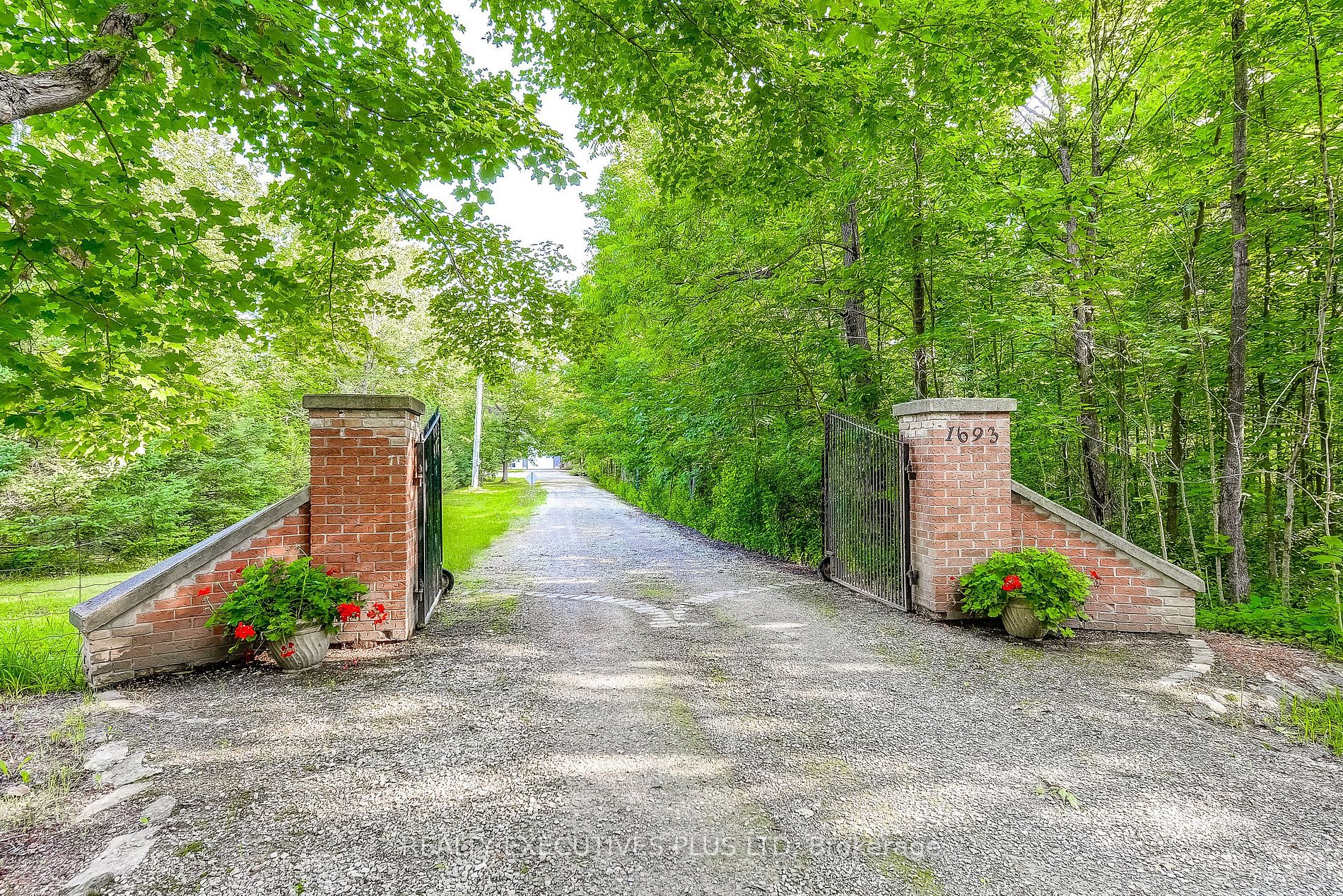 1693 Concession 5 W, Sold in Branchton Zoocasa