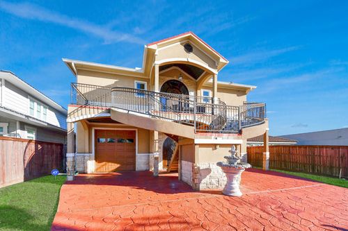 615 29th St, Dickinson, TX, 77539-6807 | Card Image