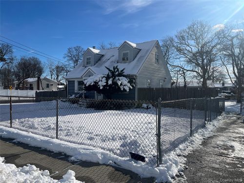 466 44th St, Lindenhurst, NY, 11757-2311 | Card Image