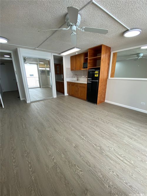 403-440 Lewers St, Honolulu, HI, 96815-2424 | Card Image
