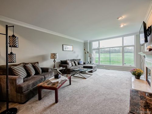 611 Windsor Run, Bloomfield Hills, MI, 48304-1413 | Card Image