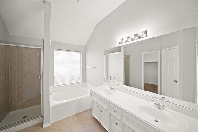 13003 Castlewind Ln, House other with 4 bedrooms, 2 bathrooms and 2 parking in Pearland TX | Image 16