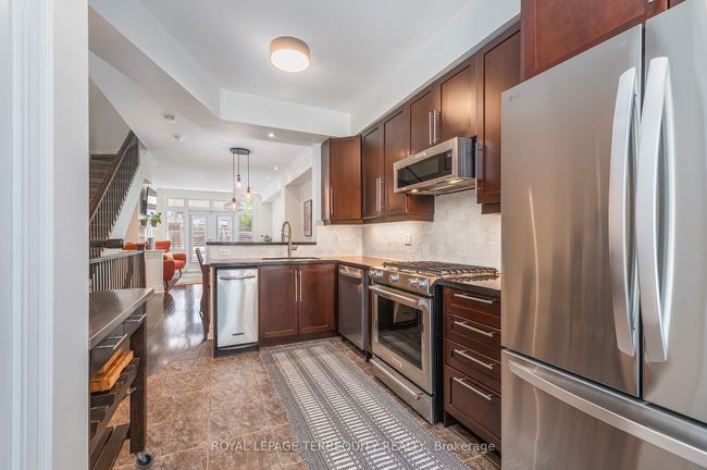 8 - 245 Van Dusen Blvd, House attached with 3 bedrooms, 3 bathrooms and null parking in Etobicoke ON | Image 7