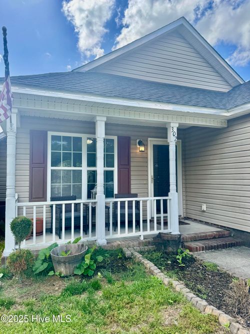 302 Mattocks Ave, Maysville, NC, 28555-9391 | Card Image