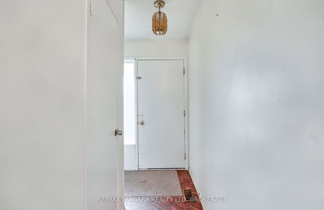 3 - 5787 Swayze Dr, Condo with 3 bedrooms, 2 bathrooms and 1 parking in Niagara Falls ON | Image 4