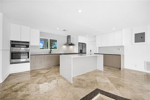 5510 Ne 18th Ave, Fort Lauderdale, FL, 33334-5857 | Card Image