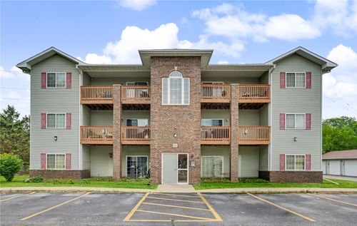 4-80 Circle Dr, North Liberty, IA, 52317-9143 | Card Image