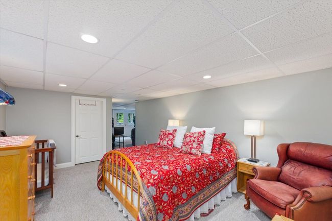 Lower Level Room | Image 34