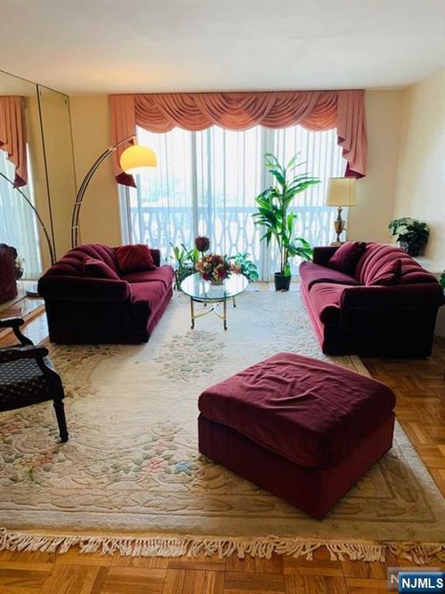 2000 Linwood Ave, Fort Lee, NJ, 07024-3086 | Card Image