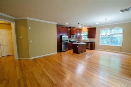 104 Canter Ct, Goshen, NY, 10924-8930 | Card Image