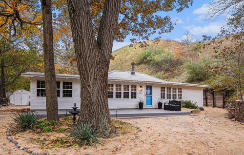 77739 Grand Blvd, South Haven, MI, 49090-9471 | Card Image