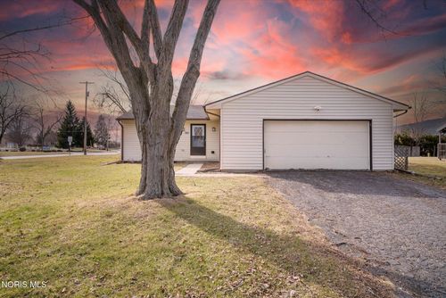 384 Southwood Dr, Perrysburg, OH, 43551-1845 | Card Image