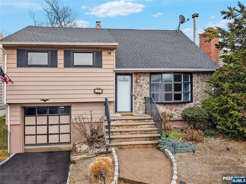 22 Cottage St, Belleville, NJ, 07109-1644 | Card Image