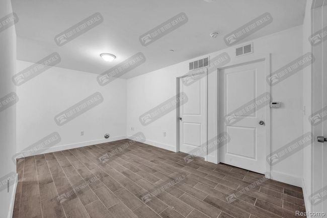 4504 unit # 5 Oakwood Boulevard, Condo with 2 bedrooms, 1 bathrooms and null parking in Melvindale MI | Image 4