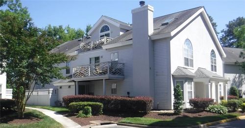 423 Seahorse Run, Chesapeake, VA, 23320-3204 | Card Image