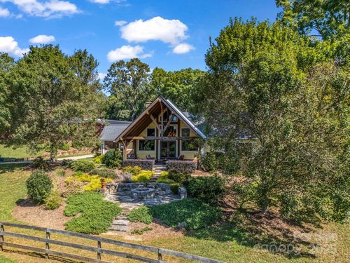1050 Hunting Country Rd, Tryon, NC, 28782-5614 | Card Image