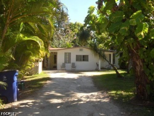 653 Howell Circle Dr, Fort Myers, FL, 33905-4061 | Card Image