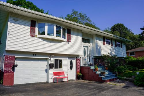 188 N Middletown Rd, Nanuet, NY, 10954-1318 | Card Image