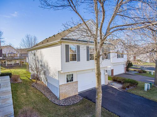 916 Parkside Blvd, Hopkins, MN, 55343-8121 | Card Image
