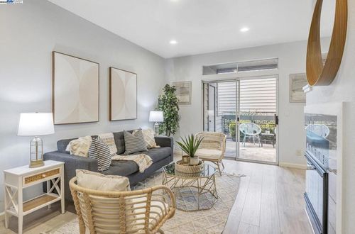 7595 Canyon Meadow Cir, Pleasanton, CA, 94588-4716 | Card Image