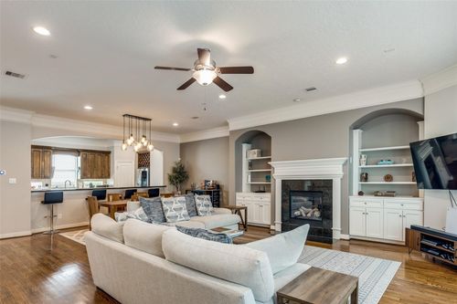 944 W 22nd St, Houston, TX, 77008-1802 | Card Image