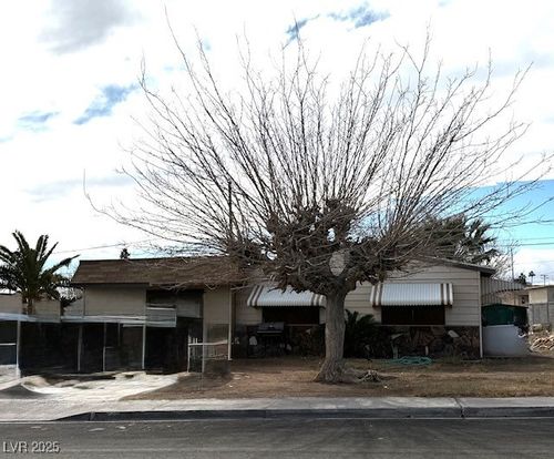 421 Miller Ave, North Las Vegas, NV, 89030-8615 | Card Image