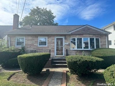 189 Sylvester Street, House other with 3 bedrooms, 2 bathrooms and null parking in Westbury NY | Image 1