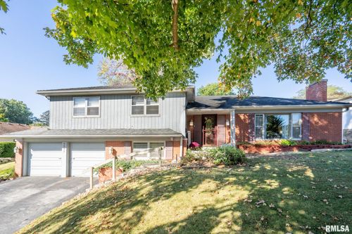 2552 37th Ave, Rock Island, IL, 61201-6922 | Card Image