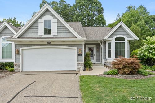 2482 Summit Ridge Dr Ne, Grand Rapids, MI, 49505-3989 | Card Image